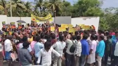 பல்லடம்: பூலுவர்பட்டி பகுதியில் புதிதாக மனமகிழ் மன்றம் திறக்கப்படுவதற்கு எதிர்ப்பு தெரிவித்த பொதுமக்கள் போராட்டம்