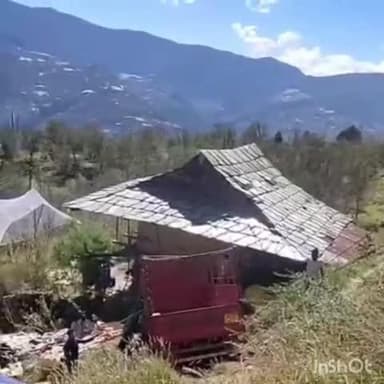 कोटखाई: कोटखाई के भुईलाघाट के समीप एक ट्रक अनियंत्रित होकर सड़क से नीचे गिर गया, जान-माल का कोई नुकसान नहीं हुआ