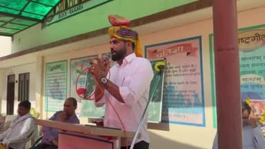 #टहला :विवेकानंद राजकीय मांडल स्कूल खोह दरीबा राजगढ़ में स्वयंसेवक शिक्षक सुरेश मीना ने बालकों को निशुल्क बैग वितरण किया