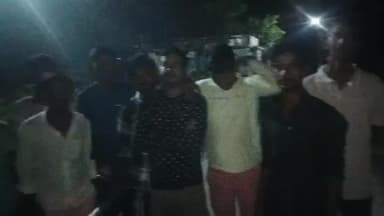 खजनी: बलुआ गाँव में दो सफाईकर्मी है तैनात, लक्ष्मी पंडाल स्थल पर गंदगी, बीडीओ ने दिया सफाई का आश्वासन
#jansamasya