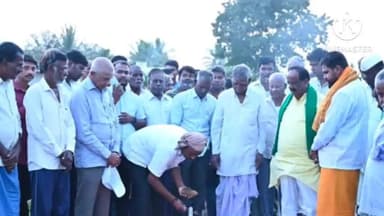 ಅಣ್ಣಿಗೇರಿ: ಅಣ್ಣಿಗೇರಿ ತಾಲೂಕಿನ ತುಪ್ಪದಕುರಹಟ್ಟಿ ಗ್ರಾಮದಲ್ಲಿ ಶಾಲೆಯ ದುರಸ್ತಿ ಕಾಮಗಾರಿಗೆ ಭೂಮಿಪೂಜೆ ನೆರವೇರಿಸಿದ ಶಾಸಕ ಎನ್.ಎಚ್. ಕೋನರಡ್ಡಿ