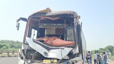 ધ્રોલ: ધ્રોલ નજીક બસ અને ટ્રક વચ્ચે ગંભીર અકસ્માત:
9 મુસાફરોને સામાન્ય ઇજા