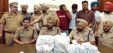 ਜ਼ੀਰਾ: ਝਤਰਾ ਰੋਡ ਤੇ ਪੁਲਿਸ ਵੱਲੋਂ ਨਾਕਾਬੰਦੀ ਦੌਰਾਨ 51 ਕਿਲੋ 64 ਗ੍ਰਾਮ ਚੂਰਾ ਪੋਸਤ ਸਮੇਤ ਦੋ ਸਮਗਲਰ ਕੀਤੇ ਕਾਬੂ