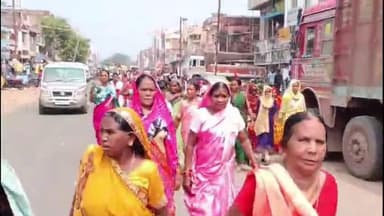 କୋମନା: ଖରିଆର ରୋଡ଼ରେ ଜୟ ଢୋଲକିଆଙ୍କ ସପକ୍ଷରେ ମହିଳାଙ୍କ ରାଲି