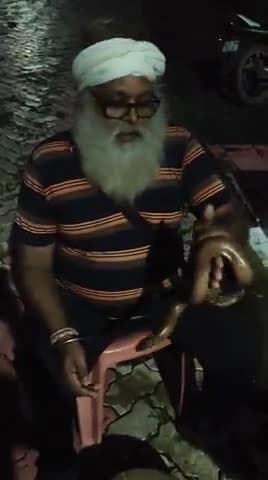 दुर्लभ रेड सैंड बोआ ( दो मुंहा सांप) का रेस्कयु के बाद वन क्षेत्र में पुनर्वास