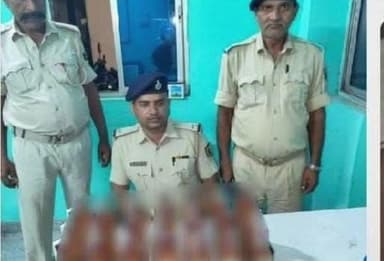 सनहौला: सन्हौला में छापेमारी, बाइक के साथ 21 लीटर विदेशी शराब बरामद