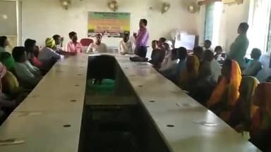 मारगोमुंडा: मारगोमुण्डा प्रखण्ड सभागार में शनिवार को BTM ने किसान गोष्ठी का किया आयोजन, दलहन की खेती को ले दी जानकारी।