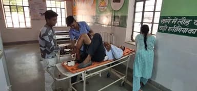 मूंडवा: मूंडवा सड़क हादसे में मोटरसाइकिल सवार गंभीर घायल, एक पांव टूटा और हाथ में भी आया क्रैक