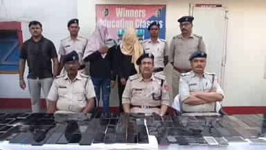 ফরাক্কা: বাংলাদেশে পাচারে আগেই ১৪৭টি মোবাইল ফোনসহ গ্রেফতার ২জনকে গ্রেপ্তার করলো ফারাক্কা GRP