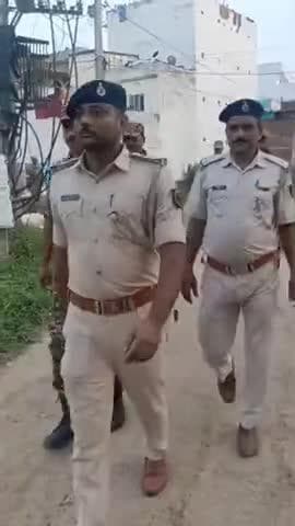 बिहार विधानसभा आम निर्वाचन-2025 को निष्पक्ष, भयमुक्त एवं शांतिपूर्ण माहौल में संपन्न कराने के लिए भोजपुर जिले के विभिन्न थाना क्षेत्रों में #भोजपुर_पुलिस एवं केन्द्रीय सशस्त्र पुलिस बल की संयुक्त टीम द्वारा एरिया डॉमिनेशन और #फ्लैग_मार्च क