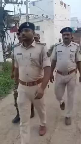 बिहार विधानसभा आम निर्वाचन-2025 को निष्पक्ष, भयमुक्त एवं शांतिपूर्ण माहौल में संपन्न कराने के लिए भोजपुर जिले के विभिन्न थाना क्षेत्रों में #भोजपुर_पुलिस एवं केन्द्रीय सशस्त्र पुलिस बल की संयुक्त टीम द्वारा एरिया डॉमिनेशन और #फ्लैग_मार्च क