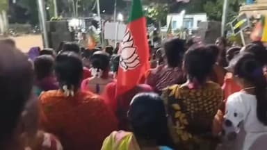 ঘাটাল: দুর্গাপুরের ধর্ষণের ঘটনায় ঘাটাল থানা ঘেরাও করে বিক্ষোভ বিজেপির মহিলাদের!