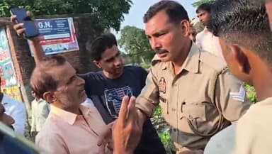 ये हेड कांस्टेबल मुकेश कुमार सिंह हाल तैनाती कोतवाली पटियालीजिला कासगंज जिन्होंने मेरे बाबा का एक्सीडेंट दिनांक 10.10.25