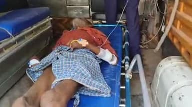 नौगढ़: नौगढ़ में सीढ़ियों से गिरकर वृद्ध व्यक्ति गंभीर रूप से घायल, जिला अस्पताल किया गया रेफर