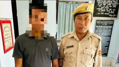 পানিসাগর: দামছড়া থানাধীন এলাকায় যানবাহন তল্লাশিতে তিন কার্টুন বার্মিজ সিগারেট উদ্ধার করল পুলিশ