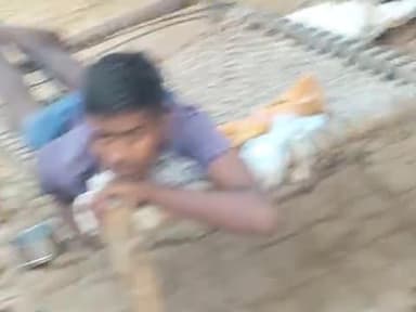 yah hamare gaon ETA ka Bakra Hai bakre ka bhai hai bakre ka bhai hone ke naate iske kimat ₹5000 hay