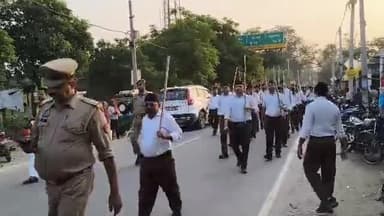 #हरदोई: खंड कोथावां के प्रताप नगर चौराहा में स्वयंसेवकों द्वारा पद संचलन निकाला गया।