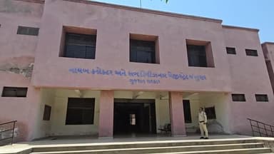 જંબુસર: નહાર ગામના તળાવમાં મત્સ્યઉદ્યોગનો વિવાદ : ગ્રામજનોએ ઠરાવ રદ કરવાની માંગ સાથે પ્રાંત અધિકારીને કરાઈ  રજૂઆત