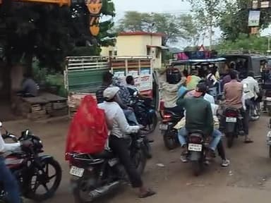 Mandi bamora get no.301 railway Ki halat, student job bale, kisan Sabhi ho rahe pareshan,,3 ghante se Nahi khura fatak,,