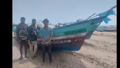 வேதாரண்யம்: நடுக்கடலில் மீன் பிடித்துக் கொண்டிருந்த 21 புஷ்பவனம் மீனவர்கள் மீது இலங்கை கடற்கொள்ளர்கள் தாக்குதல் நான்கு லட்சம் மதிப்பிலான பொருட்கள் கொள்ளை