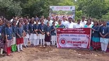 திருச்செங்கோடு: வட்டூரில் ஏரியில் வனத்துறையின் சார்பில் பனை விதை நடவு செய்யும் பணி நடைபெற்றது