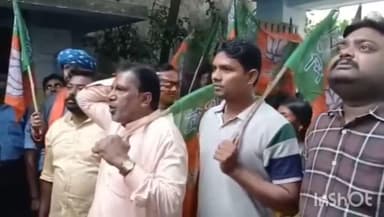 উদয়নারায়ণপুর: হাওড়ার পেঁড়ো থানায় দুর্গাপুরের কলেজ ছাত্রীর গণধর্ষণের ঘটনার প্রতিবাদে বিক্ষোভ হাওড়া গ্রামীণ জেলা বিজেপির মহিলা মোর্চ