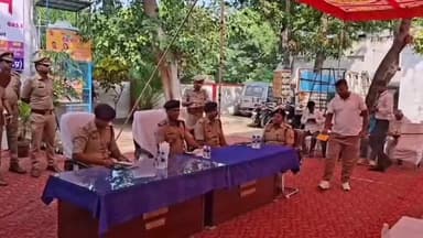 बरहज: देवरिया पहुंचे DIG एस. चनप्पा ने महिलाओं से संवाद किया, सुरक्षा को लेकर दिए सख्त निर्देश