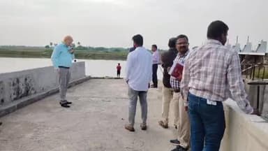 ଏରସମା: ଏରସମା ବ୍ଲକ କାର୍ଯ୍ୟାଳୟ ଠାରେ ଯୁଗ୍ମ ଜନ ଅଭିଯୋଗ ଶୁଣାଣୀ ସରିବାପରେ ଜିଲ୍ଲାପାଳ ଶ୍ରୀ ଜେ ସୋନାଲ ଦୁଇଟି ଜଳସେଚନ କ୍ରିକ ବୁଲି ସ୍ଥିତି ଅନୁଧ୍ୟ