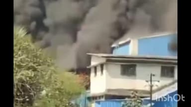 शहापूर: आसनगाव येथे प्लास्टिक वस्तू बनवण्याच्या कंपनीत आग,आगीने धारण केले रौद्ररूप, 17 गाड्या घटनास्थळी दाखल