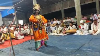 বকো: নিশা বামুণীগাৱত ভাওনা চাবলৈ আহিল শ শ লোক