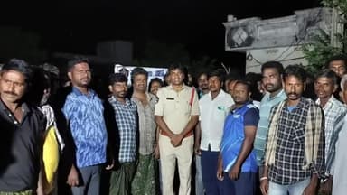 పెదవేగి మండలం కుచెంపూడి గ్రామంలో పల్లె నిద్ర కార్యక్రమంలో చట్టాలపై అవగాహన కల్పించిన CI రాజశేఖర్