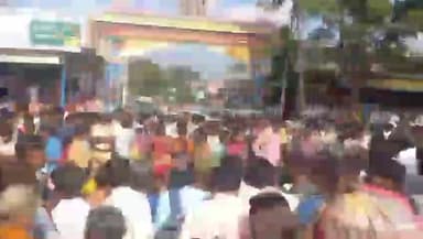 మల్దకల్: మల్దకల్ బస్టాండ్ లో ప్రియాంక శవంతో ధర్నా నిర్వహించిన కుటుంబ సభ్యులు