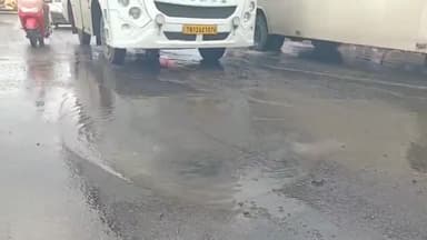 வாலாஜாபாத்: வாலாஜாபாத் பேருந்து நிலையம் அருகே சென்னை செல்லும் குடிநீர் குழாய் உடைப்பு  பல லட்சம் லிட்டர் நீர் வீணாகிறது