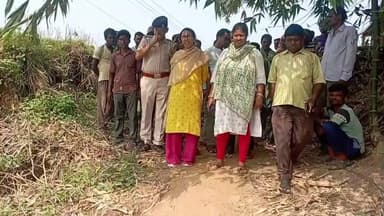 গড়বেতা ১: গড়বেতা এক নম্বর ব্লকের তিন নম্বর অঞ্চলের শিমুলিয়া কেটিয়া খাল পরিদর্শনে বিধায়ক