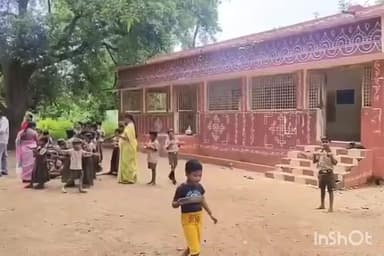 బొబ్బిలి: పాఠశాలల్లో మౌలిక వాసతులు మెరుగుపరచాలి రామభద్రపురం,బాడంగి మండలాల్లో పాఠశాలలో  కలెక్టర్ రాంసుందర్ రెడ్డి ఆకస్మిక తనిఖీలు