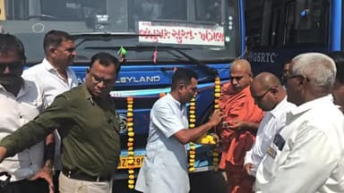 જંબુસર: ધારાસભ્ય શ્રી ડી.કે. સ્વામીજીના હસ્તે જંબુસર એસ.ટી ડેપોમાં વધુ બે નવી બસનું   લોકાર્પણ કરાયું