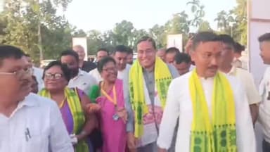 সৃজনগ্ৰাম: উত্তৰ শালমাৰা স্থিত কেএচিৰ সচিবালয়ত বিশ্ব মহাবীৰ চিলাৰায়ৰ প্ৰতিমূৰ্তি উন্মোচন কৰে মন্ত্ৰী জয়ন্ত মল্ল বৰুৱাই