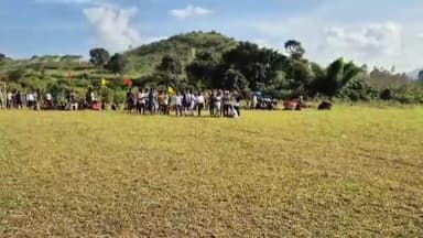 ଦଶମନ୍ତପୁର: କୋରାପୁଟ ସଦର ପିବାରିକଣ୍ଟା ରେ ଉଦଘାଟନି ଫୁଟବଲ ମ୍ୟାଚ ରେ ଯୋଗ ଦେଇ ଖେଳାଳିଙ୍କ ମନୋବଳ ଦୃଢ କଲେ ଯୁବ ସାମ୍ୱାଦିକ କଇନ ଗରଡା