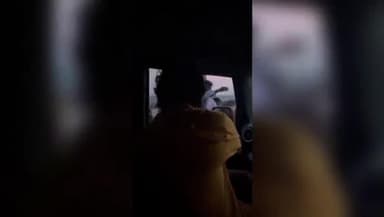 கீழக்கரை: கீழக்கரை பேருந்து நிலையம் அருகே படப்பிடிப்பில் ஈடுபட்டுள்ள நடிகர் கார்த்திக்யின்  ரசிகர்கள் உற்சாக வரவேற்பு அளித்தனர்