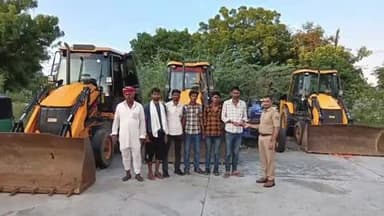 સરસ્વતી: તેરા તુજકો અર્પણ કાર્યક્રમ અંતર્ગત સરસ્વતી તાલુકા પોલીસ સ્ટેશનમાં 80 લાખના ત્રણ જેસીબી મશીન મૂળ માલિકને પરત કરાયા