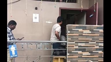 தாம்பரம்: குரோம்பேட்டை ஜிஎஸ்டி சாலையில் அமைந்துள்ள பொதுக் கழிப்பிடத்தைப் பார்வையிட்டு ஆய்வு செய்த தாம்பரம் மாநகராட்சி ஆணையர்