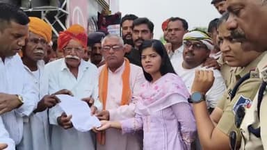 बदनावर में किसान परेशान भावांतर योजना से लाभ नहीं मिल रहा है किसान रैली ट्रेक्टर रैली
बदनावर संवाददाता दिपक डोडिया