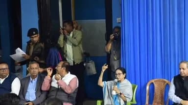 দার্জিলিং-পালবাজার: সুখিয়াপোখরি বিডিও কার্যালয়ে মুখ্যমন্ত্রীর বন্যা পরিস্থিতি পর্যালোচনা সভা, ক্ষয়ক্ষতি আনুমানিক ৯৫০ কোটি টাকা