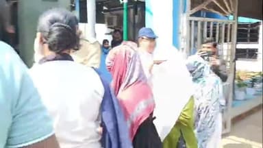 পাঁশকুড়া: মধু চক্রের হানা দিয়ে ৪ মহিলা সহ ৮ গ্রেফতার হোটেল থেকে পাঁশকুড়া থানার পুলিশ তমলুক আদালতে তোলা হয়