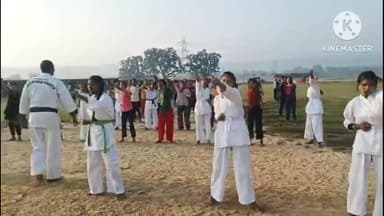 चलकुशा: कस्तूरबा गांधी बालिका विद्यालय बरकट्ठा में छात्राओं को दिया गया कराटे का प्रशिक्षण