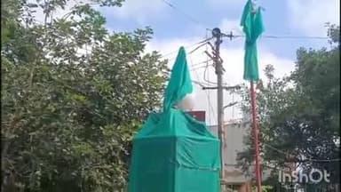 జూలూరుపాడు: స్థానిక సంస్థల ఎన్నికల నోటిఫికేషన్ హైకోర్టు స్టే విధించింది జూలూరుపాడు మండలంలో పార్టీల గుర్తులకు వేసిన తొలగని ముసుగులు