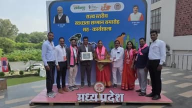 सेंधवा: स्वच्छता के लिए सेंधवा नगर पालिका को समग्र पुरस्कार, नपा अध्यक्ष सहित अन्य शामिल