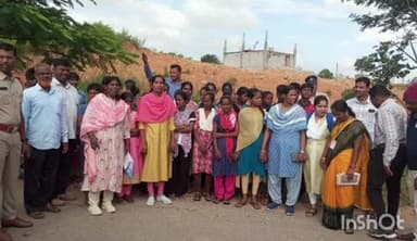 లింగాల: బాకారం వద్ద వాహనాలను తనిఖీ చేసిన పోలీసులు