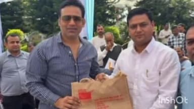 नगरोटा बगवां: देहरा उपमंडल के डाक निरीक्षक राजकुमार ने नगरोटा बगबा के विधायक RS बाली से की शिष्टाचार भेंट