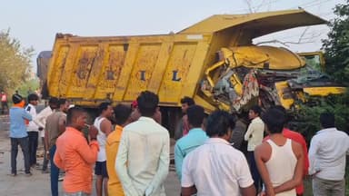 अक्कलकोट: मिरजगी फाटा परिसरात ढंपर व ट्रकची भीषण धडक, एकाचा जागीच मृत्यू